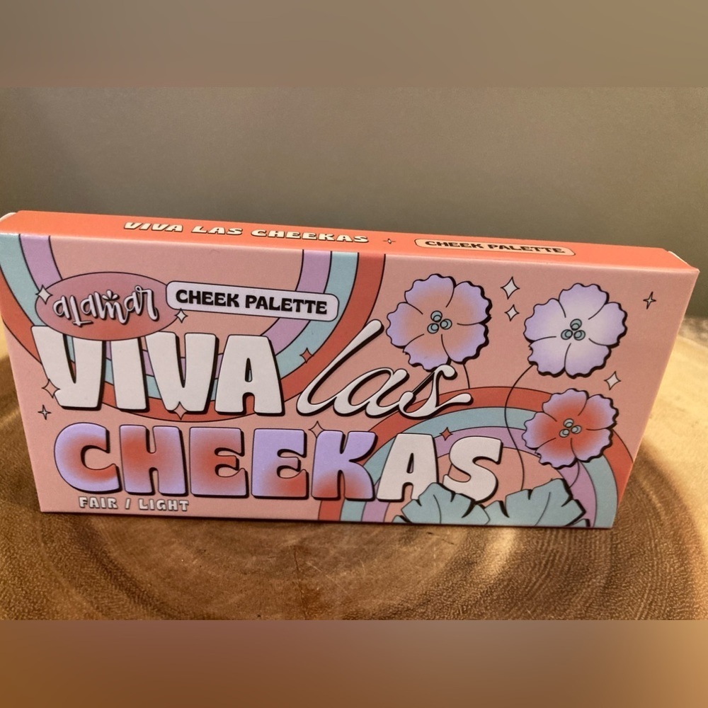 Alamar Viva Las Cheekas Cheek‎ Palette Fair/Light - New in Box